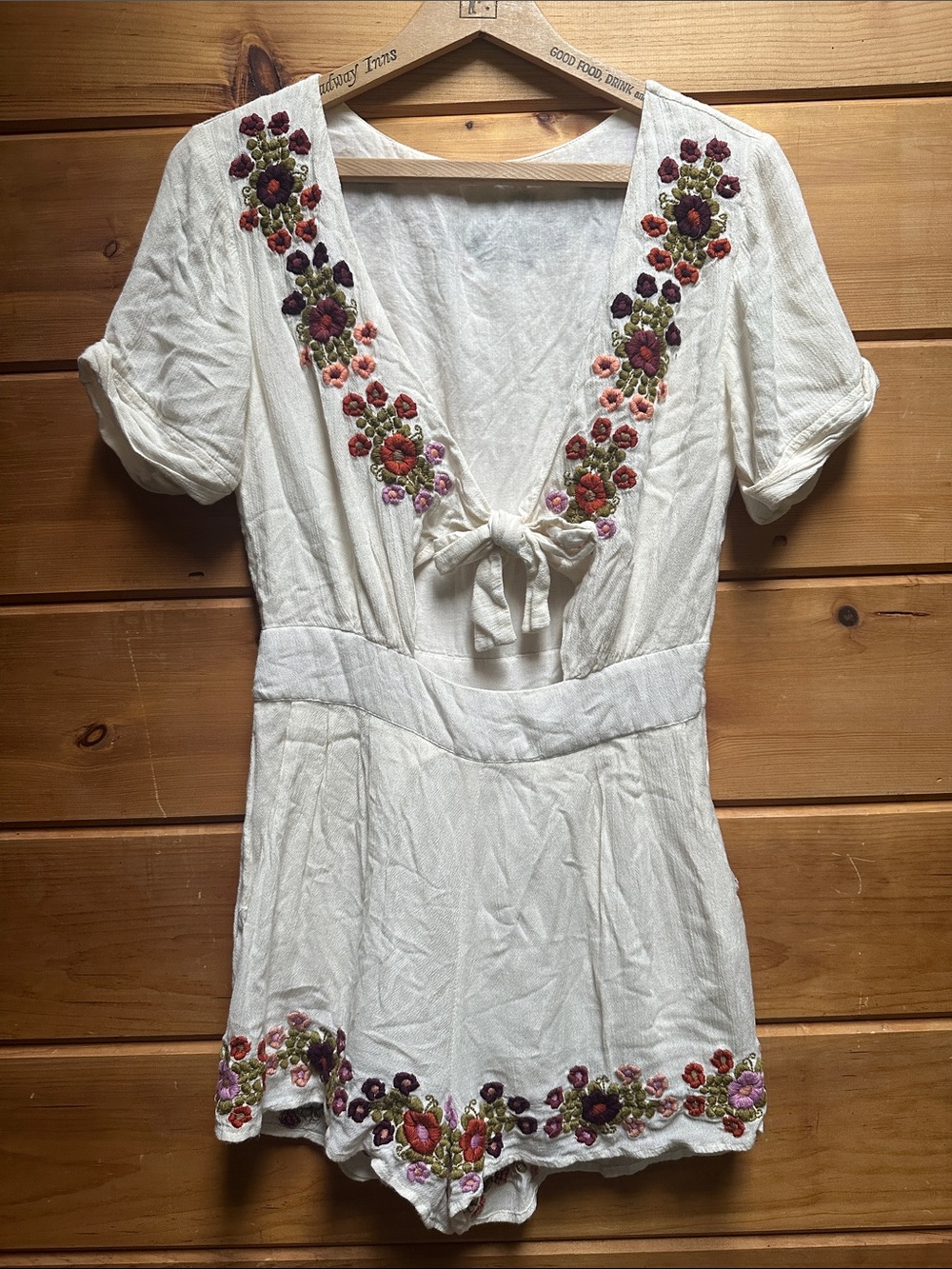 Tularosa Rowley Romper Embroidered Flowers Floral Keyhole Front Cream pockets S